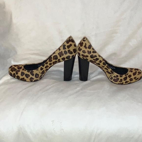 DKNY Pumps - Picture 4 of 8